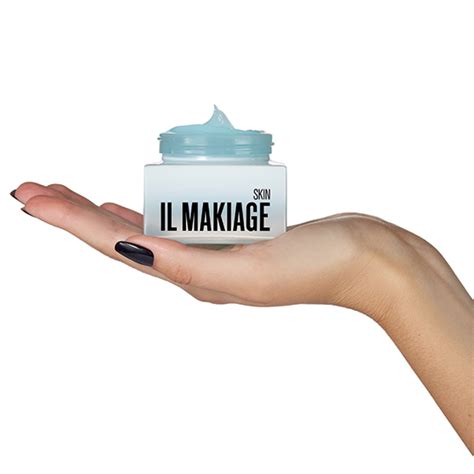 What I like about this <strong>Il Makiage</strong> exfoliator is that you can be as soft or as hard as you like with the scrubbing, depending on your skin. . Ilmakiage power lift